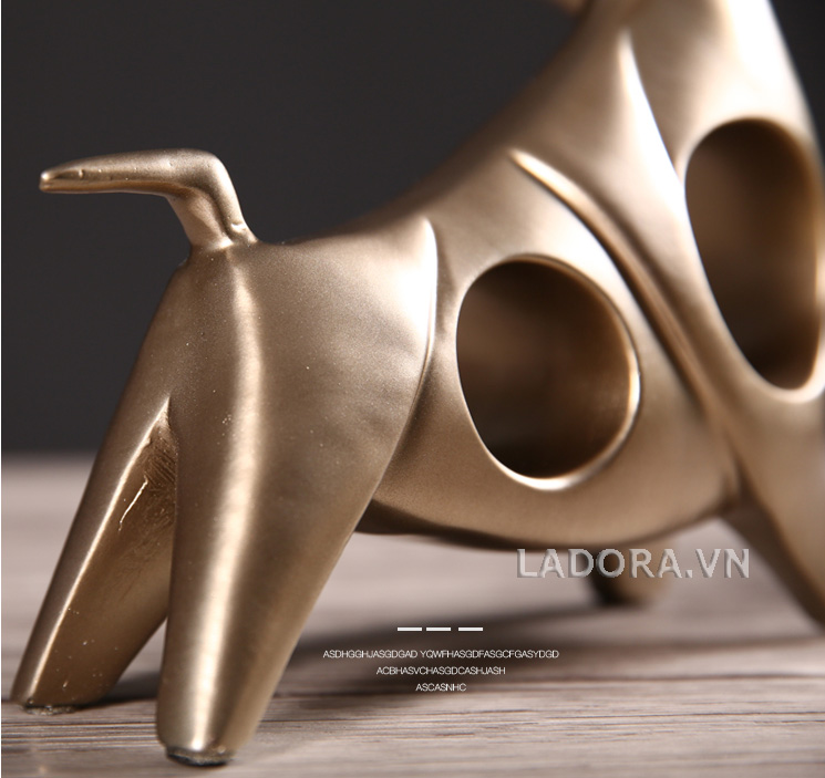 Con vật trang trí bàn tại ladora.com.vn