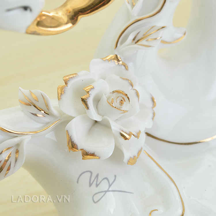 trang trí bàn ăn lãng mạn với ladora.com.vn