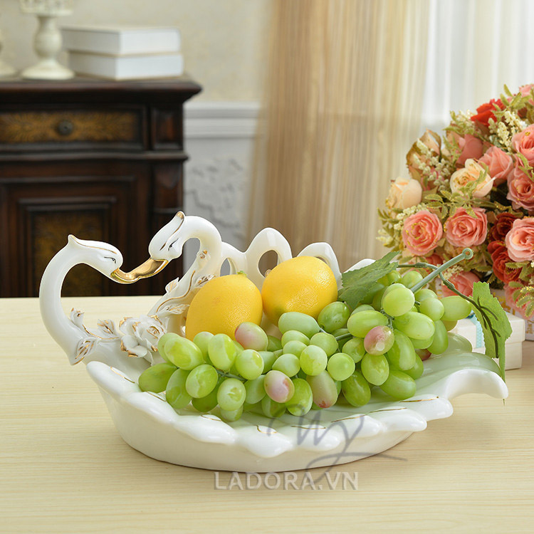 trang trí bàn ăn lãng mạn với ladora.com.vn