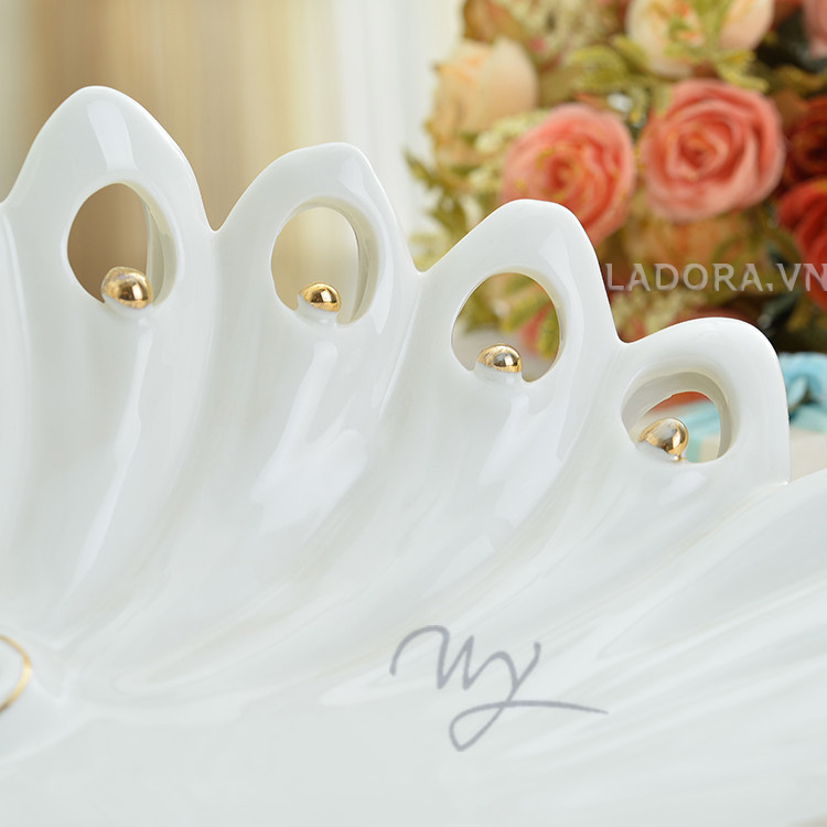 trang trí bàn ăn lãng mạn với ladora.com.vn