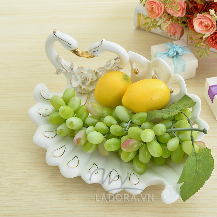 trang trí bàn ăn lãng mạn với ladora.com.vn