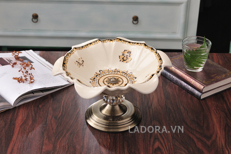 trang trí gì trên bàn ăn, hãy đến ladora.com.vn