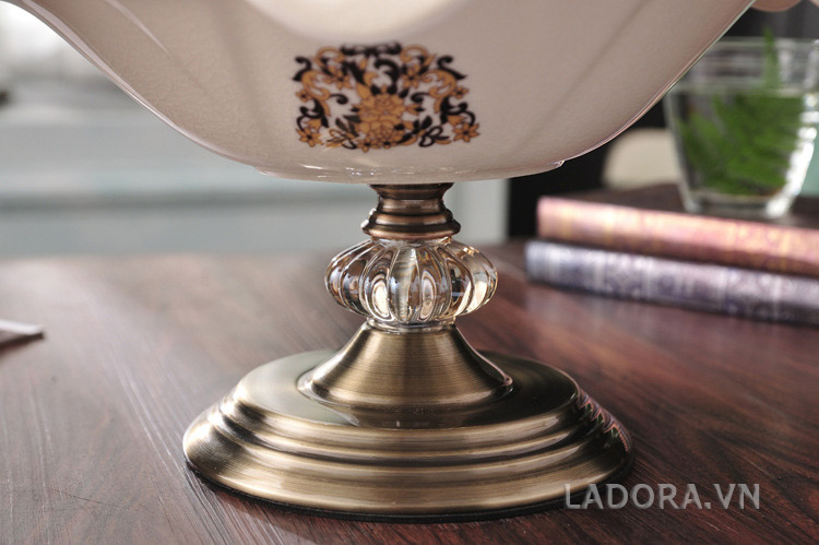 trang trí gì trên bàn ăn, hãy đến ladora.com.vn