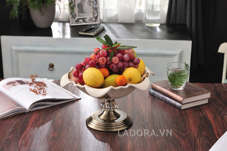 trang trí gì trên bàn ăn, hãy đến ladora.com.vn