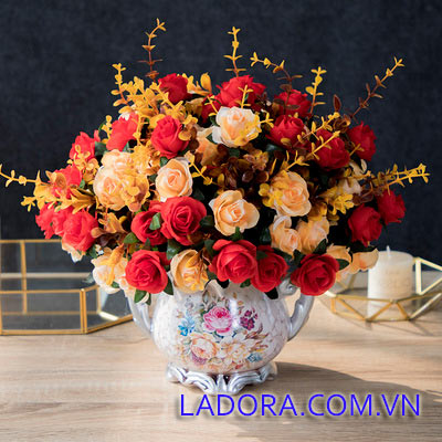Bình hoa lụa trang trí Ladora.com.vn: Khám phá bức ảnh về bình hoa lụa trang trí Ladora.com.vn để tạo nên không gian sống độc đáo và sang trọng. Với chất liệu lụa cao cấp và thiết kế tinh tế, bình hoa sẽ trở thành điểm nhấn thu hút ánh nhìn đối với khách hàng của bạn.